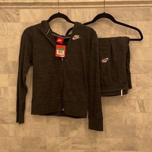 NWT- Nike set